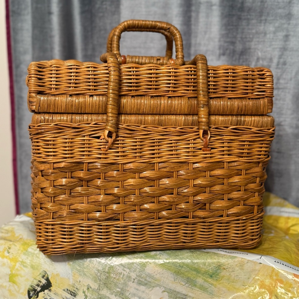 Vtg Boho Wicker  Sewing Basket w/ Folding Locking Handles